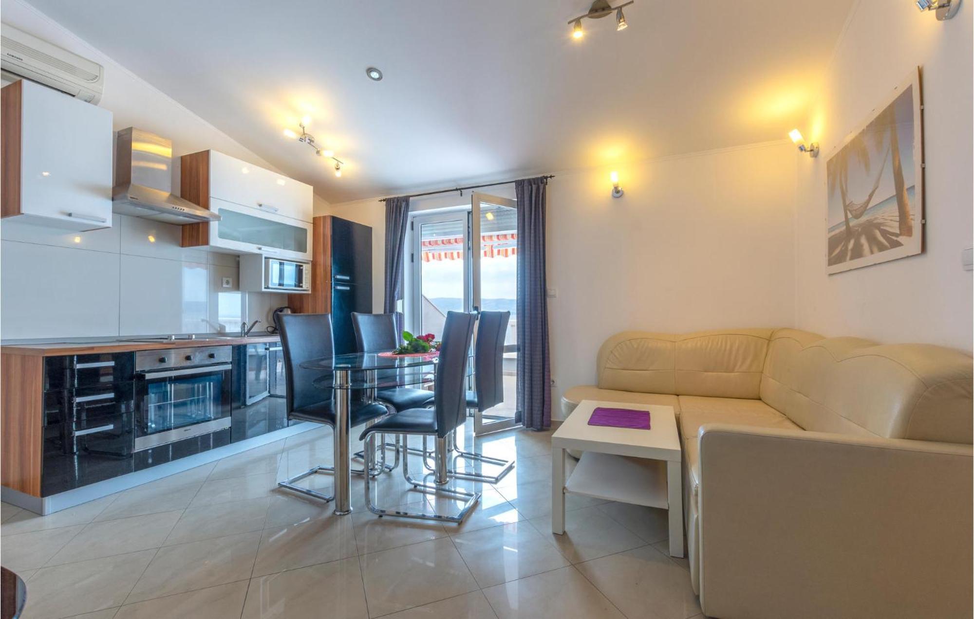 1 Bedroom Gorgeous Apartment In Jesenice Kültér fotó