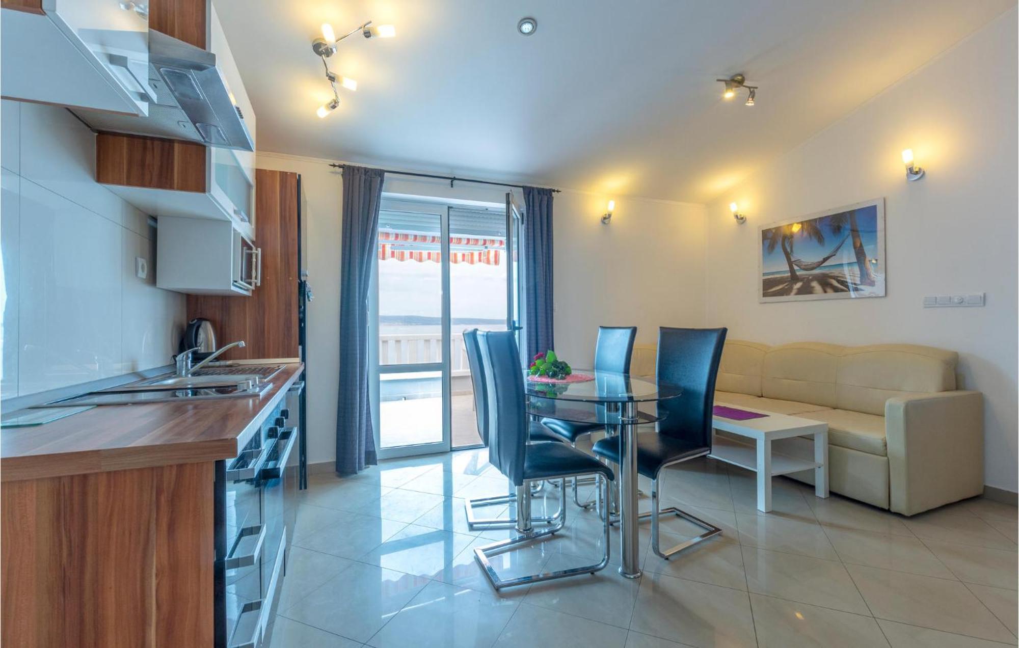 1 Bedroom Gorgeous Apartment In Jesenice Kültér fotó