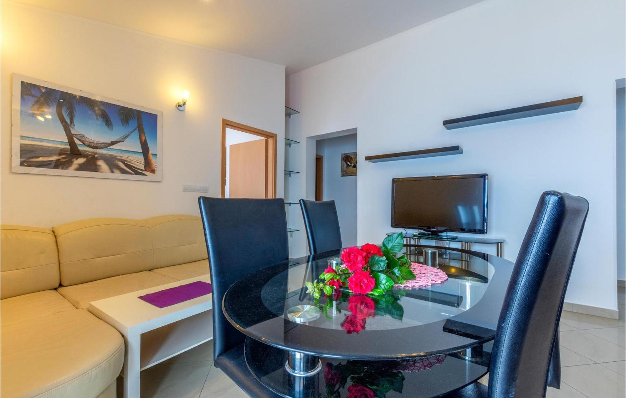 1 Bedroom Gorgeous Apartment In Jesenice Kültér fotó